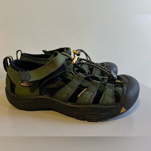 Keen Water Shoes Sandals, Dark Forest Green. Youth Size 3
